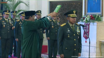 Dilantik Jokowi, Letjen Agus Subiyanto Resmi Gantikan Jendral Dudung