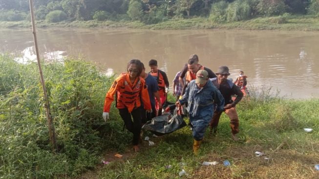 Sempat Hilang Terseret Arus Citarum, Remaja di Karawang Ini Ditemukan Tewas