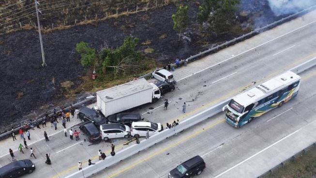 Asap Pembakaran Diduga Jadi Pemicu Kecelakaan Beruntun di Tol Pemalang