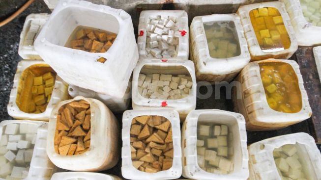 Dihimpit Kenaikan Harga Kedelai, Sejumlah Perajin Tahu dan Tempe di Karawang Tolak Harga Naik, Alasannya Begini