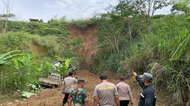 Innalillahi, Satu Orang Tewas Tertimbun Tanah Longsor di Sukamanah Purwakarta