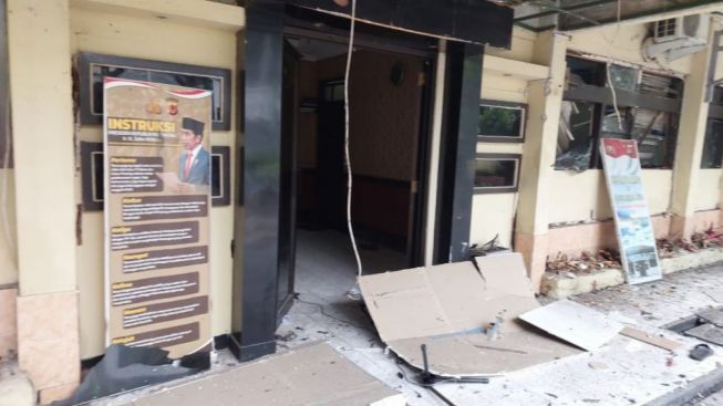 Sebelum Meledak, Pelaku Diduga Bom Bunuh Diri Acungkan Senjata Tajam ke Personel Polsek Astanaanyar Bandung