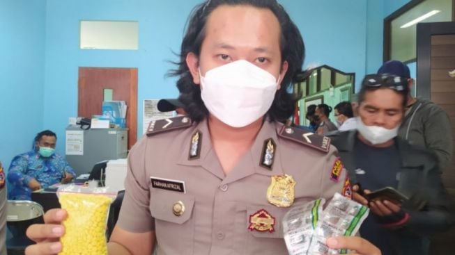 Ribuan Butir Obat Hexymer Disita Polisi Dari Tangan Pengedar di Cipendeuy Subang