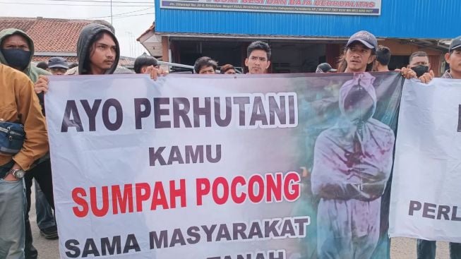 Warga Karawang Geruduk Kantor Perhutani Purwakarta, Ada Apa?