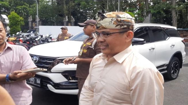 Tiga Jam Diperiksa Kejari Purwakarta, Ketua DPRD Haji Amor Bilang Begini