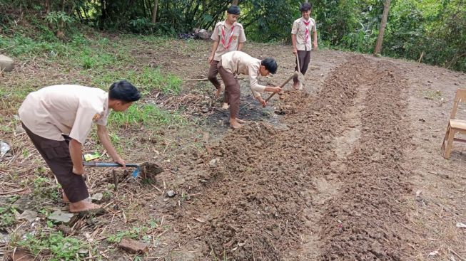 Pelajar SMP di Purwakarta Diajak Bertani ke Ladang, Ternyata Tujuannya Untuk Ini