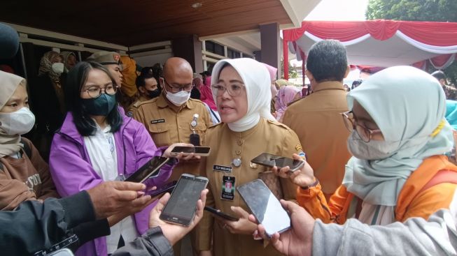 Disdagin Kota Bandung Mendistribusikan 1.640 Karton Minyakita di 5 Pasar Tradisional