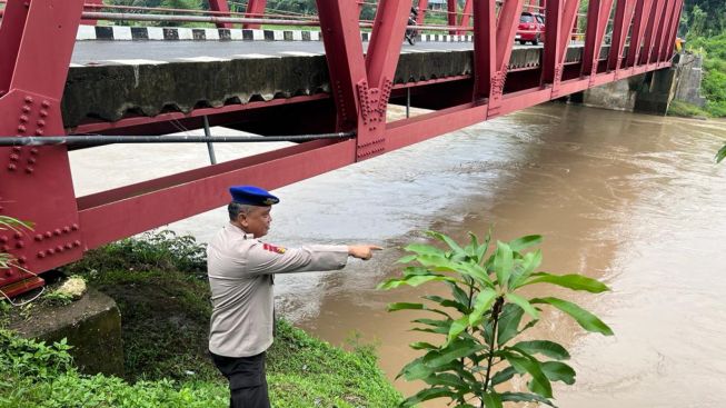 Purwakarta Diguyur Hujan Berhari-hari, Polisi Cek Debit Air Sungai, Hasilnya Begini