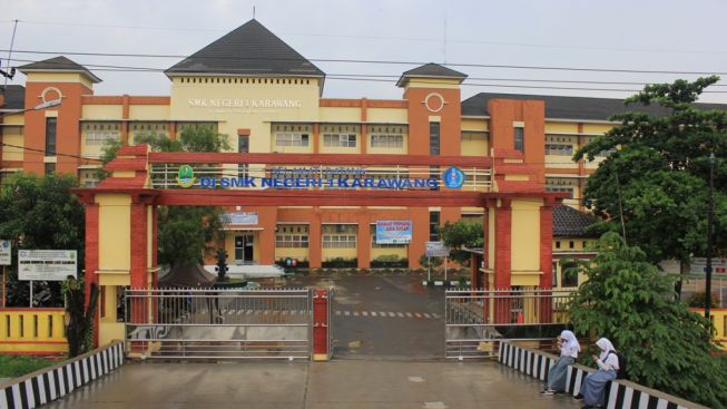 Diminta Uang Sumbangan Hingga Jutaan Rupiah, Orang Tua Siswa SMKN1 Karawang Mengeluh