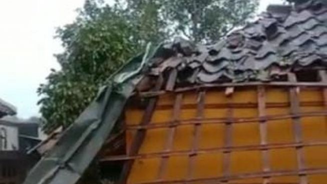 Ratusan Rumah di Bojong Rusak Diterpa Angin Puting Beliung, Pemkab Purwakarta Bilang Begini