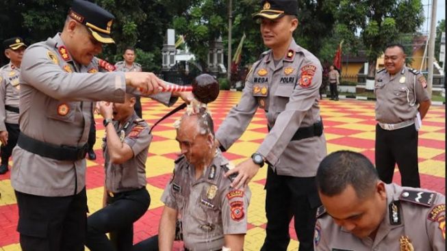Momen HUT Bhayangkara ke-77, Puluhan Personel Polres Purwakarta Dapat Kenaikan Pangkat