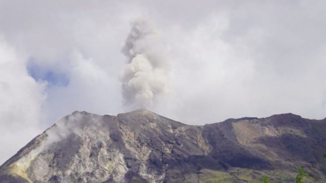 Ngeri! Gunung Ile Lewotolok Alami Erupsi 49 Kali