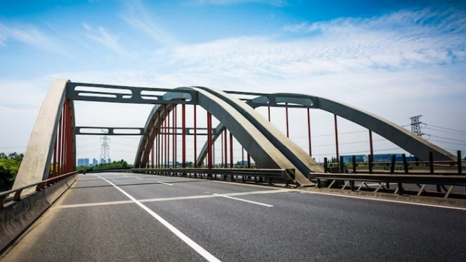 5 Arti Mimpi Melewati Jembatan, Pertanda Kesuksesan?