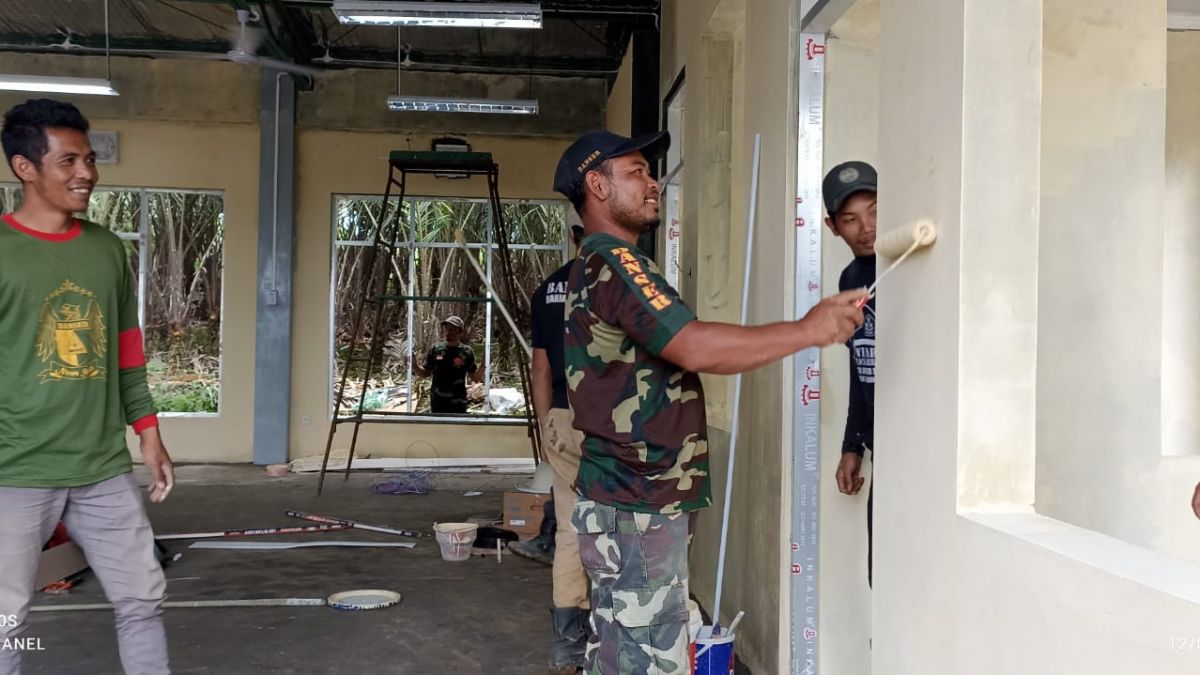 Gotong royong bangun BLK Komunitas