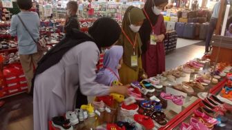 Sedekah Unik, Senangnya 70 Anak Yatim di Banjarnegara Diajak ke Mall untuk Beli Baju Lebaran