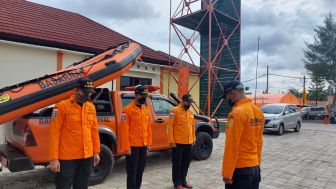 Bermain Bola di Pantai Logending Kebumen, Tiga Orang Terseret Ombak