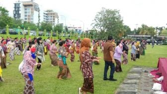 Unik, Ratusan Wanita Berkebaya Menari di Balaikota Yogya