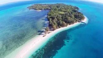 Menikmati Pantai Elok di Pulau Morotai, Ada Museum Perang Dunia II