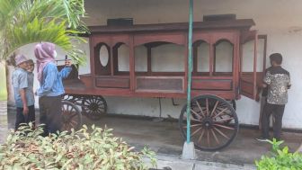 Horor Penampakan Kereta Jenazah Tahun 1826 di Kantor Kecamatan Banyumas, Berani?
