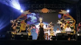 Cantiknya Gadis Dayak Menari di Kaltim Exhibition Yogyakarta