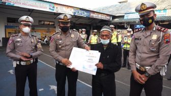 Kisah Pariyo, Pengayuh Becak Asal Kutowinangun yang Dinobatkan Jadi Local Heroes Sat Lantas Polres Kebumen