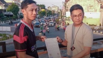 Salut! Manajemen Suporter Persis Solo Ganti Rugi Kerusakan Kedai Kopi di Kawasan Tugu Yogyakarta