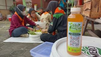 Mengurai Limbah Jadi Berkah, Potret Pemanfaatan Eco Enzyme di Era Pagebluk