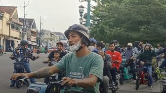 Dilarang Beroperasi di Kota Yogyakarta, Puluhan Pengelola Skuter Listrik Geruduk Kantor Gubernur DIY
