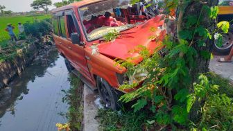 Kronologi Kijang Tabrak Pohon di Ringroad Sragen, 1 Penumpang Tewas