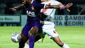 Dua Kartu Merah Warnai Laga Persik Kediri vs PSM Makassar yang Berakhir Imbang Tanpa Gol