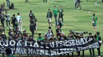 Detik-detik Bonek Ngamuk Rusak Stadion Usai Persebaya Kalah 1-2 dari Rans Nusantara FC