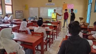 Siswa SMKN Karangjambu Sekolah di Kios Desa, Pemerintah Gercep Cari Lahan untuk Bangun Gedung