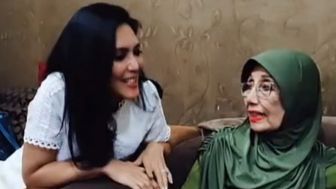 Reuni Bintang Bajaj Bajuri, Momen Mengharukan Oneng Bertemu Emak Nani Wijaya yang Kurus dan Renta