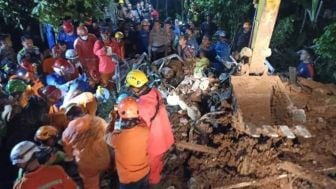 Ngeri! Seorang Warga Tewas Tertimbun Tanah Longsor di Banjarnegara