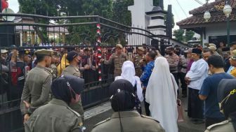 Terciduk Mesum di Hotel, Kades Lengkong Diminta Lengser