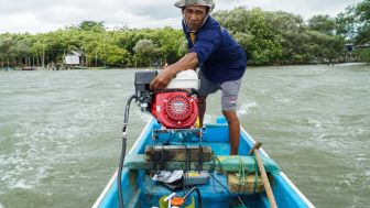 Ribuan Nelayan Cilacap Full Senyum Dapat Bantuan Mesin Perahu Berbahan Bakar Gas