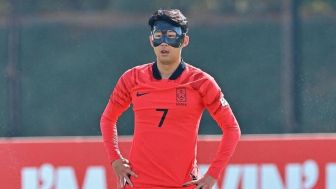 Ini Alasan Son Heung Min Pemain Korsel Pakai Topeng Saat Berlaga Melawan Uruguay Di Piala Dunia