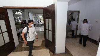 Lengkapi Berkas OTT, KPK Geledah Gedung Sekretariat Daerah Provinsi Jawa Timur