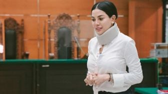 Tangis Nikita Mirzani Usai Diputus Bebas Pengadilan Negeri Serang, Apa Kabar Dito Mahendra?