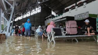 Dampak Banjir Semarang, PT KAI Sebut 12 Perjalanan KA di jalur Utara Terganggu