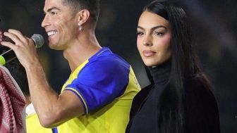 Bikin Cristiano Ronaldo Adem, Georgina Rodriguez Anggun dengan Busana Tertutup