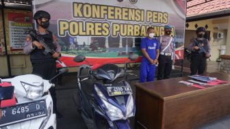 Modus Menyamar Jadi Juru Parkir, Pria Ini Tertangkap Basah Larikan Motor Penonton Ebeg di Kalitinggar