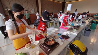 Sekolah Puhua Purwokerto Rayakan Imlek dengan Lomba Masak Berbahan Tepung Mocaf