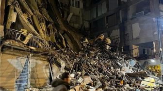 Gedung-gedung Hancur, Suasana Turki Usai Diguncang Gempa Magnitudo 7,4