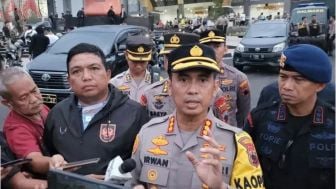 Jadi Perhatian Banyak Pihak, Begini Alasan Polisi Tembakkan Gas Air Mata di Depan Stadion Jatidiri