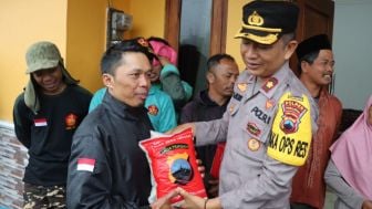 Polres Purbalingga Salurkan Bantuan untuk Korban Banjir Bandang di Desa Serang Purbalingga