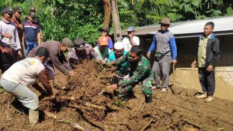 Sirau Purbalingga Diterjang Tanah Longsor, Jalan Antardesa Tertutup Lumpur