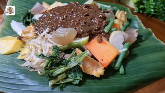 Rujak Cingur Kuliner Paling Top di Jawa Timur : Populer Banget Sampai Diburu Pembeli, Emang Seenak Itu!