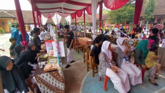 Siswa SMAN Kemangkon Gelar Bazar Kuliner Hasil Penerapan P5 Kewirausahaan