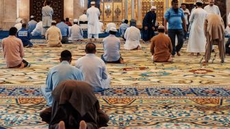 Hikmah Sholat Tarawih di Bulan Ramadhan, Mulai dari Kesehatan Hingga Amal Pahala yang Melimpah